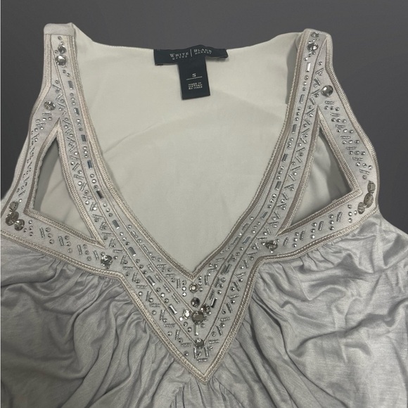 Elegant Silver Women's Top White House‎ Black Market.  Size small - Picture 2 of 4